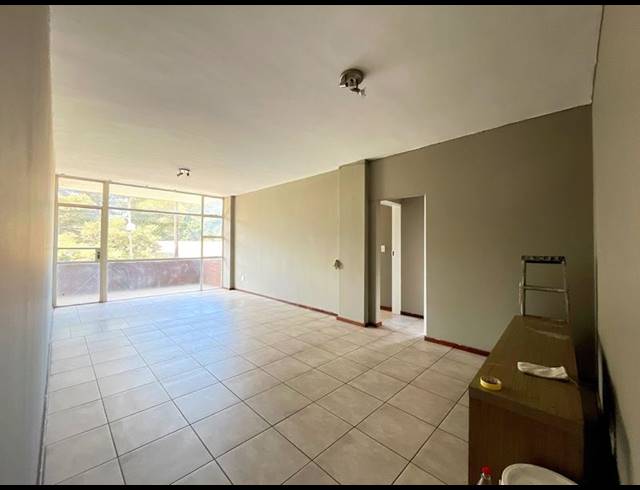 2 BEDROOM APARTMENT FOR SALE IN FLORIDA LAKE